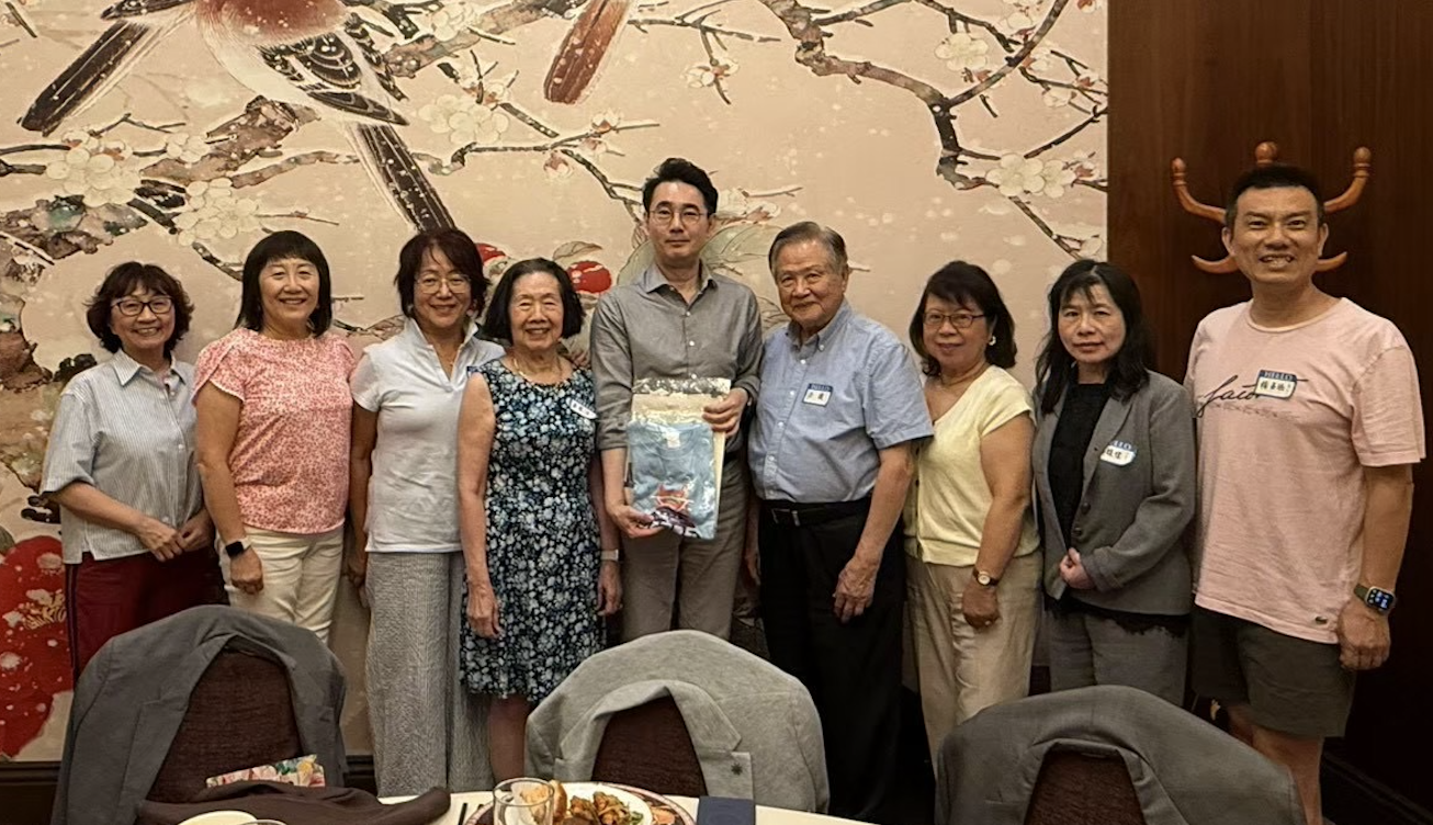 Professor Kwei-bo Huang visiting NCCU alumni in Northern California